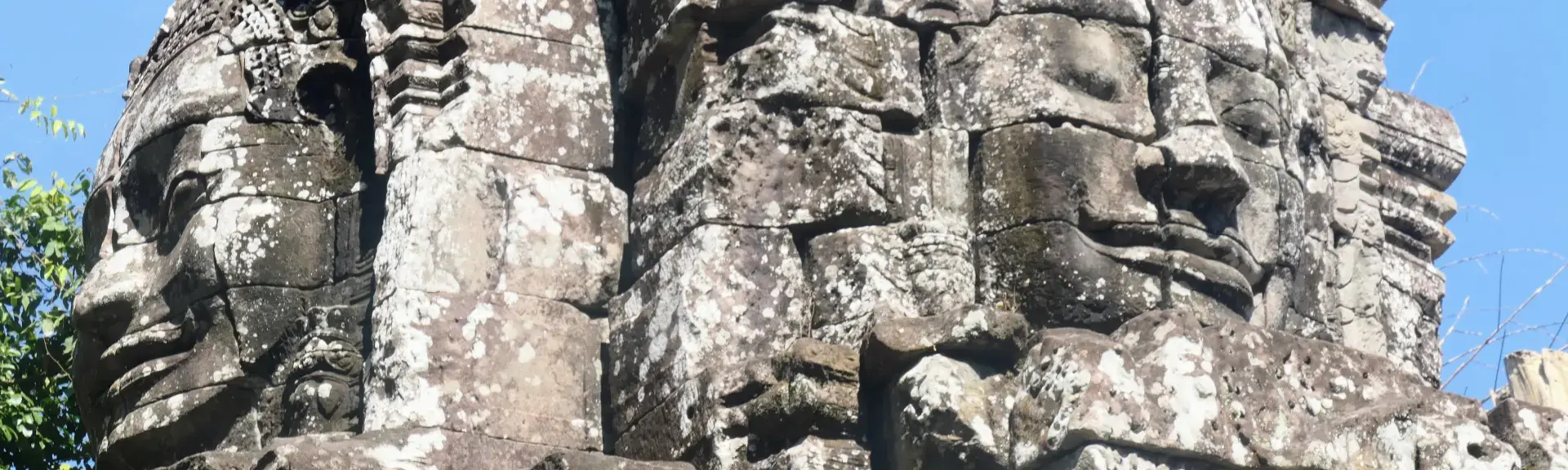 smiling buddha angkor