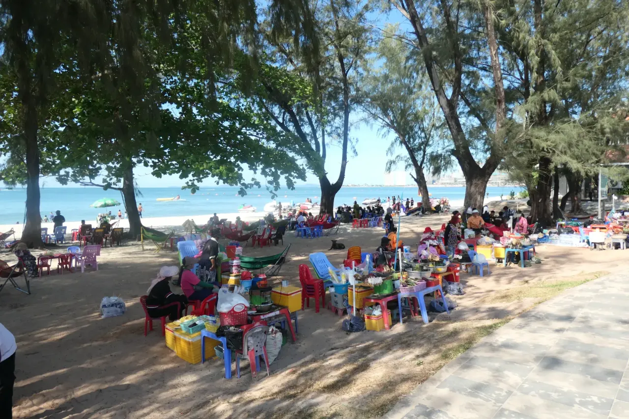 02-sianoukville-ein-sonntag-am-meer