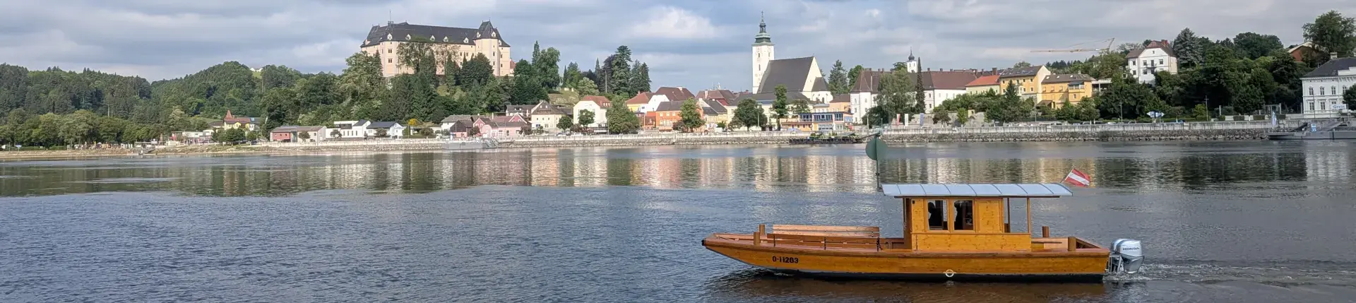 Passau Wien Etappe 03: Burg Grein und eine hölzerne Donaufähre Passau Wien Etappe 03: Burg Grein und eine hölzerne Donaufähre