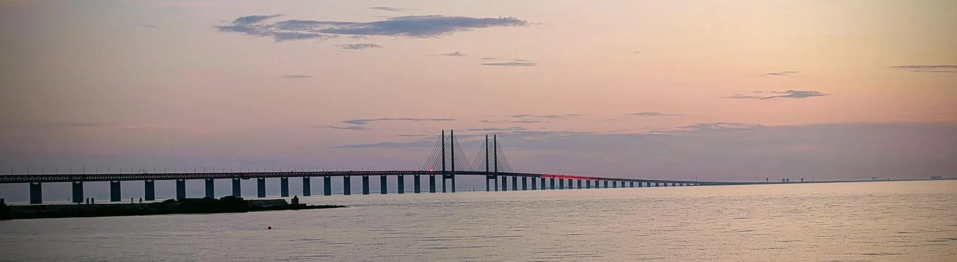 Sonnenaufgang an der öresundbrücke