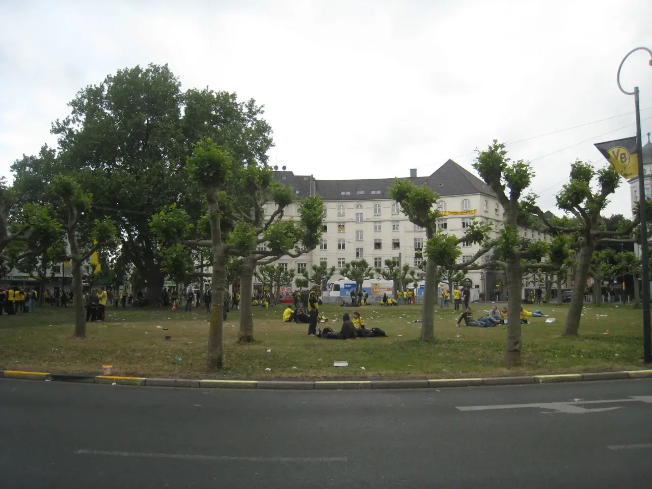 01-warmup-am-borsigplatz-2011