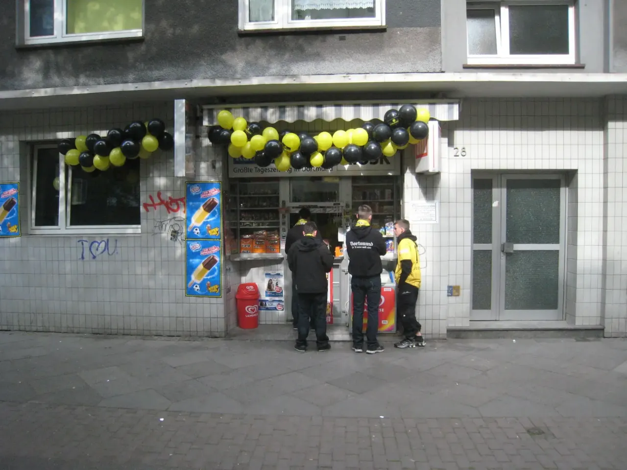 14-warmup-am-borsigplatz-2011