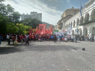 Salta Demonstration In Kolonialer Kulisse