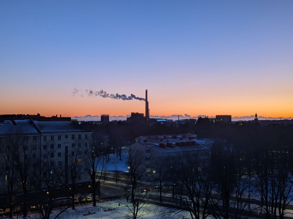 Sonnenuntergang über der finnischen Hauptstadt Helsinki