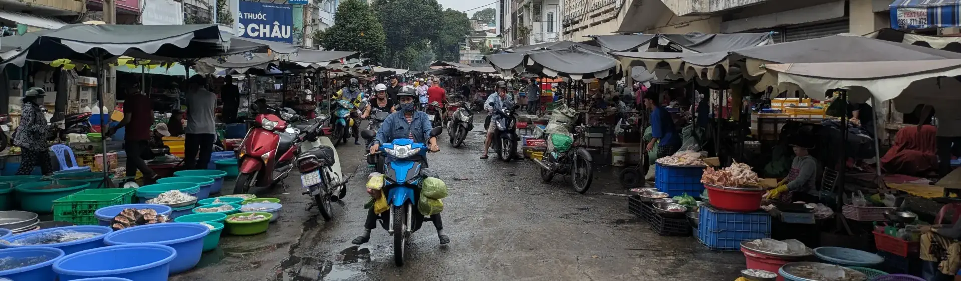 Motorräder auf einem Markt in Ho Chin Minh City